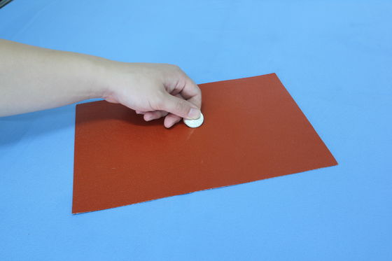Tecido de fibra de vidro revestido de silicone flexível, resistente ao calor, com proteção térmica contínua a 260°C, espessura 0,3 mm e peso 400 g/m2